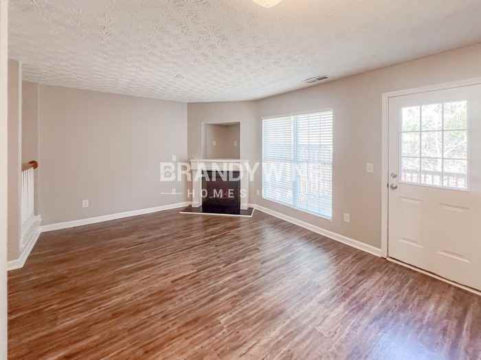 3110 Bonnes Dr - Photo 4 of 38