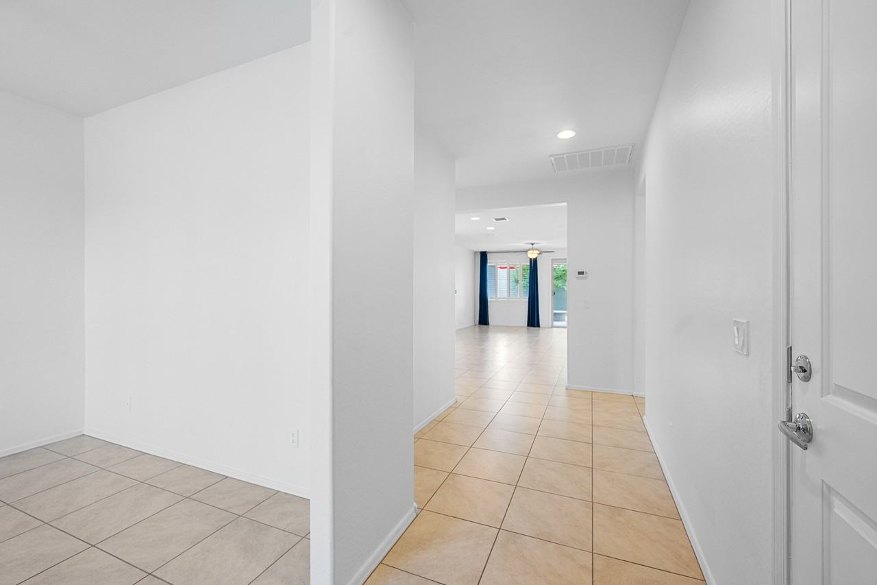 2543 West Arroyo Way - Photo 3 of 27