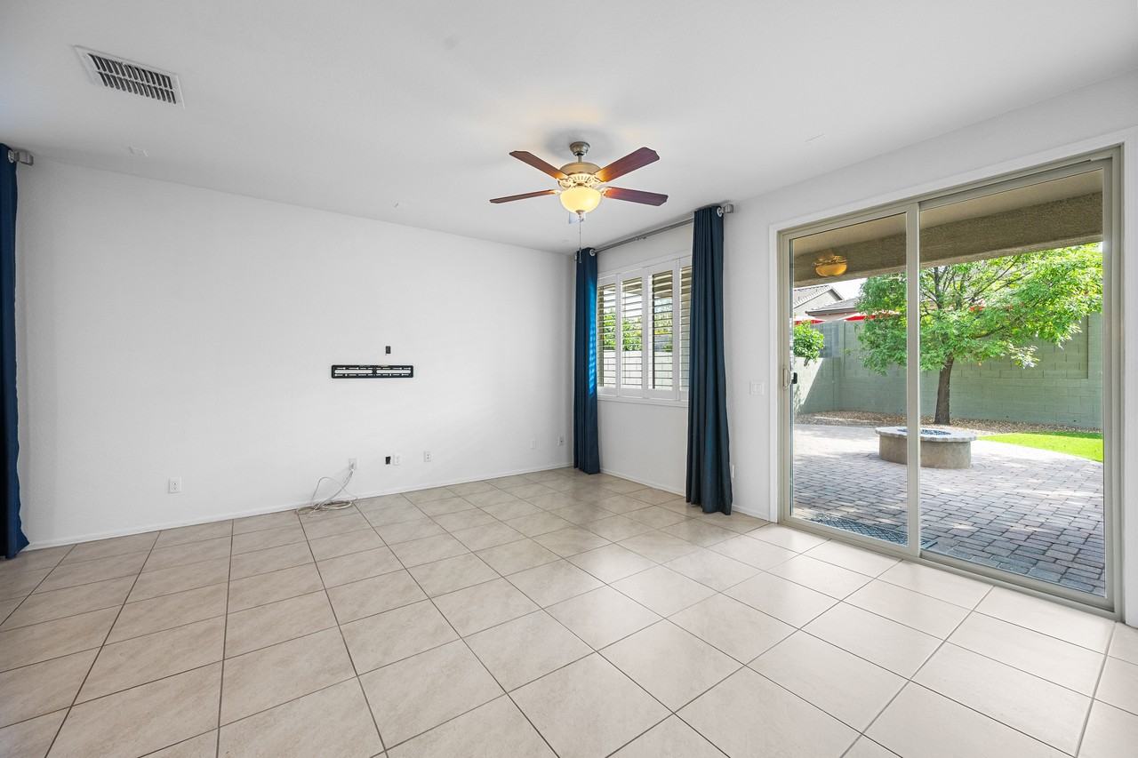 2543 West Arroyo Way - Photo 7 of 27