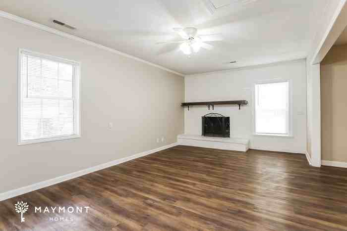 4444 Jenwood St - Photo 4 of 11