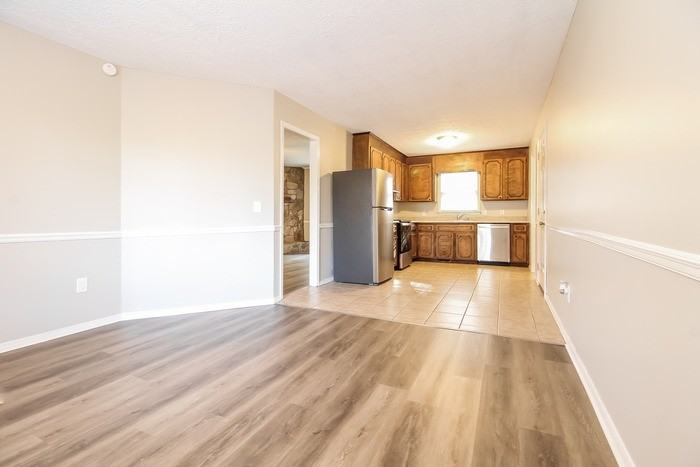 121 Saratoga Dr - Photo 3 of 13