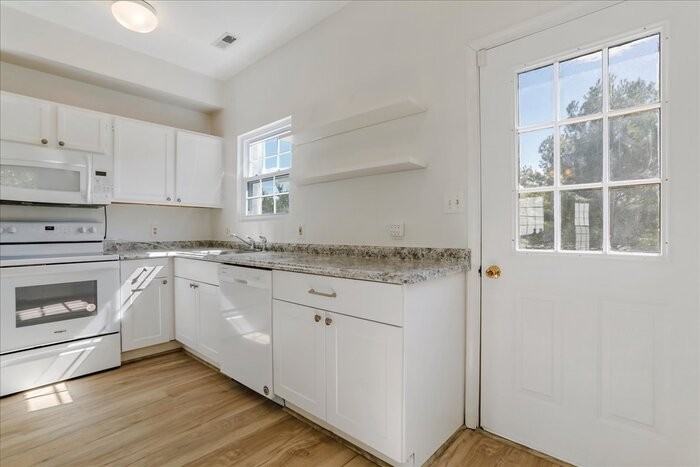 1310 Hampshire Dr #1 - Photo 7 of 31