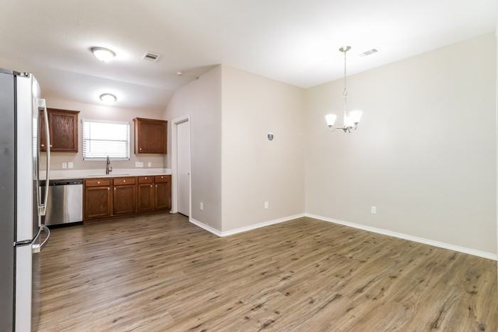 816 Lightningbug Ln - Photo 6 of 16