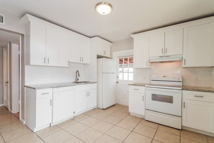 630 50th St N - Photo 7 of 15