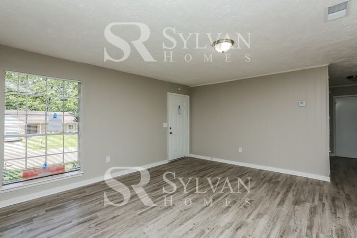 2124 Thousand Oaks Dr - Photo 4 of 16