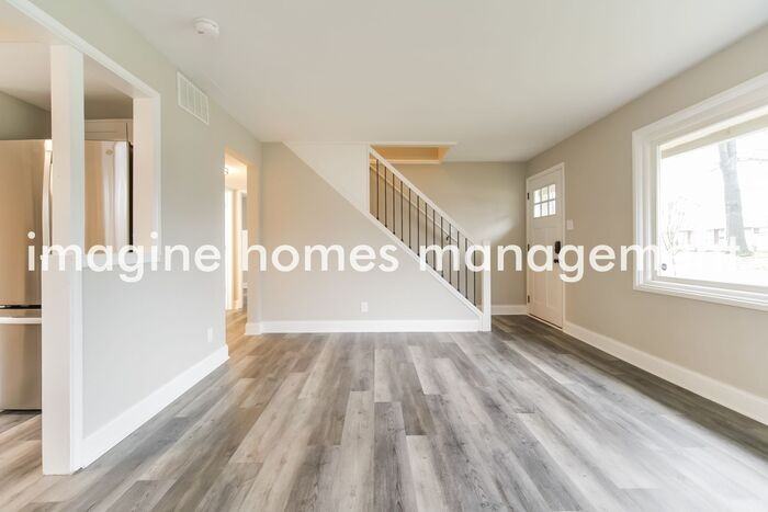 1791 Windsor St - Photo 4 of 17