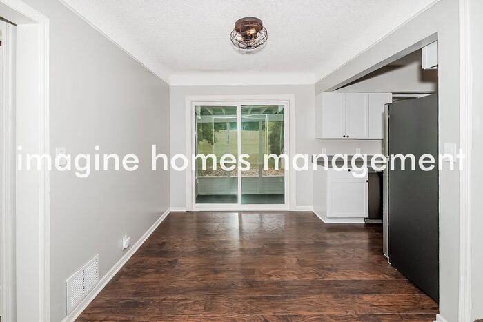 420 E 1st St - Photo 4 of 17