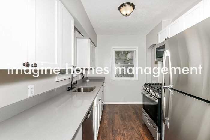 420 E 1st St - Photo 5 of 17