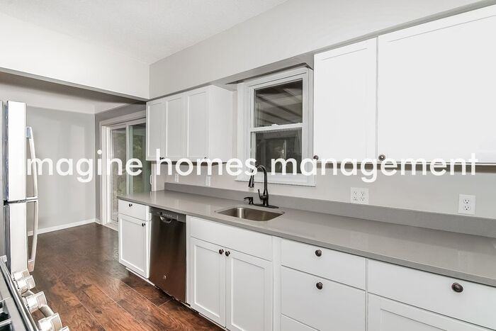 420 E 1st St - Photo 6 of 17