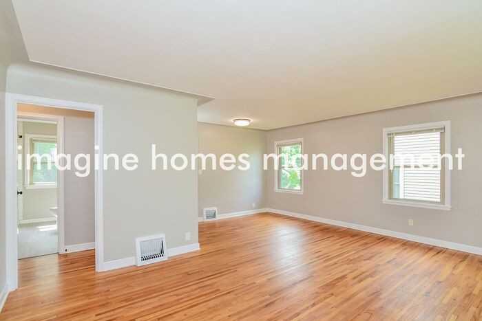 7801 Division St - Photo 4 of 18