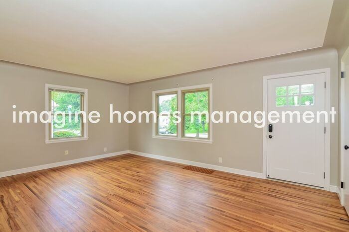 7801 Division St - Photo 5 of 18