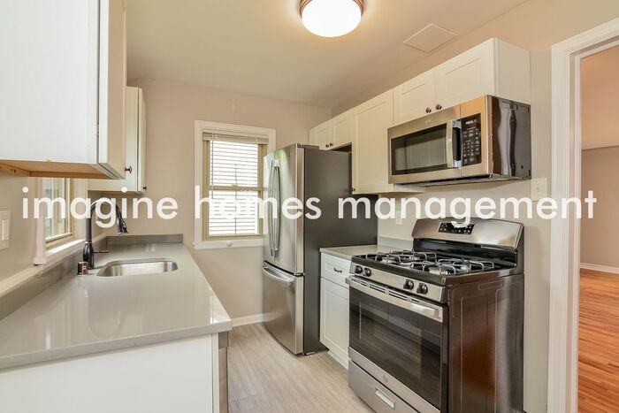 7801 Division St - Photo 7 of 18