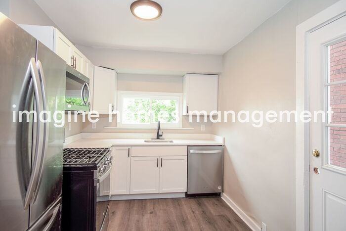 5241 Keystone St - Photo 7 of 15