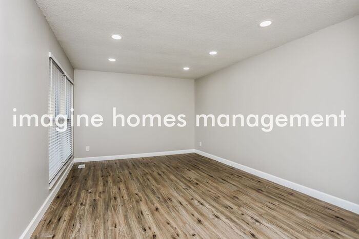 1750 Redcoat Dr - Photo 6 of 17