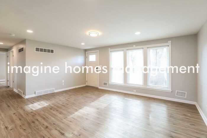 9010 W 82nd St - Photo 3 of 17