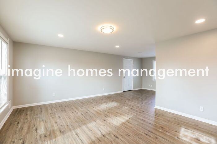 9010 W 82nd St - Photo 4 of 17