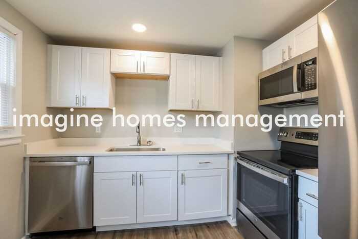 9010 W 82nd St - Photo 7 of 17