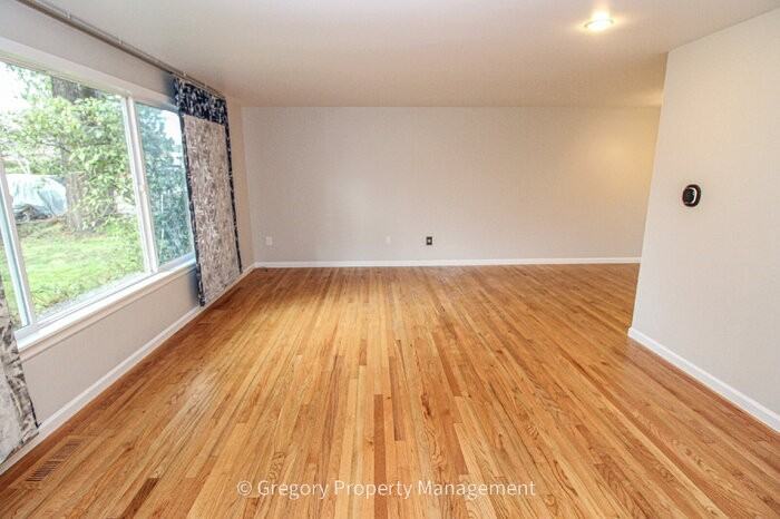 19711 Bartlett Rd - Photo 3 of 30