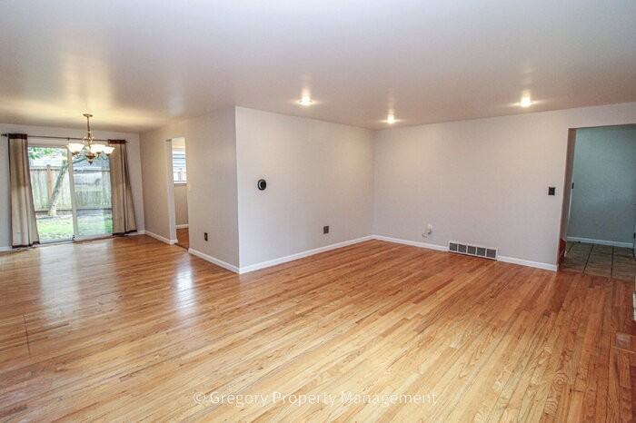 19711 Bartlett Rd - Photo 4 of 30