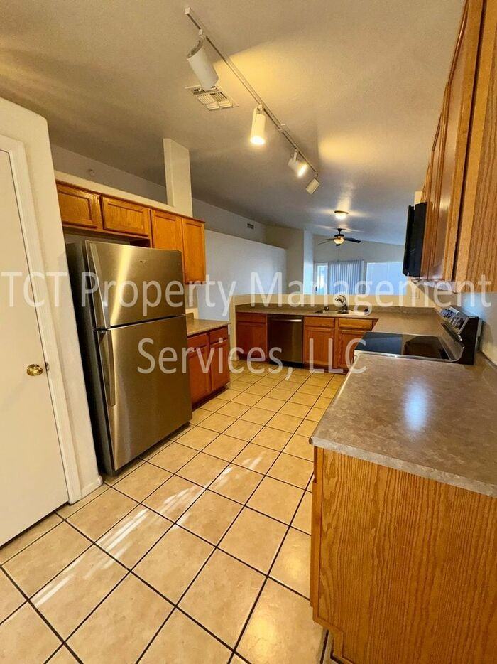 2438 S Harper - Photo 6 of 18