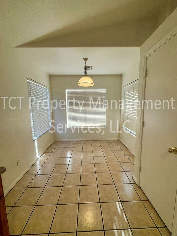 2438 S Harper - Photo 7 of 18