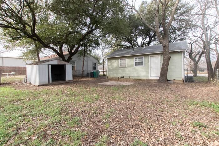 2506 N Elm St - Photo 2 of 9