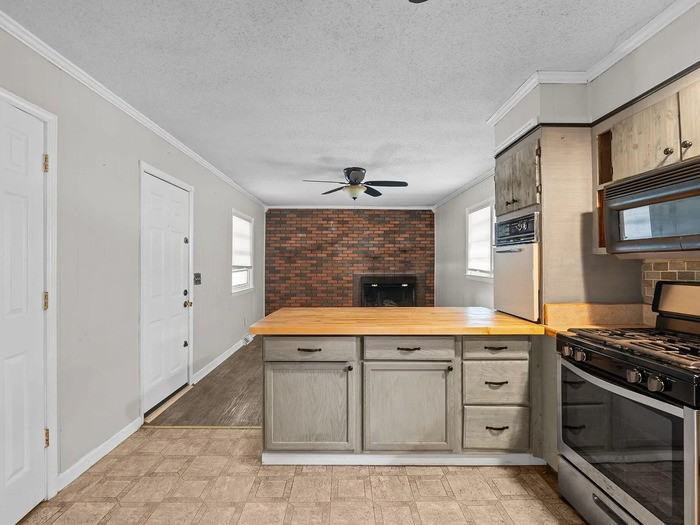 2934 Academy St - Photo 4 of 38