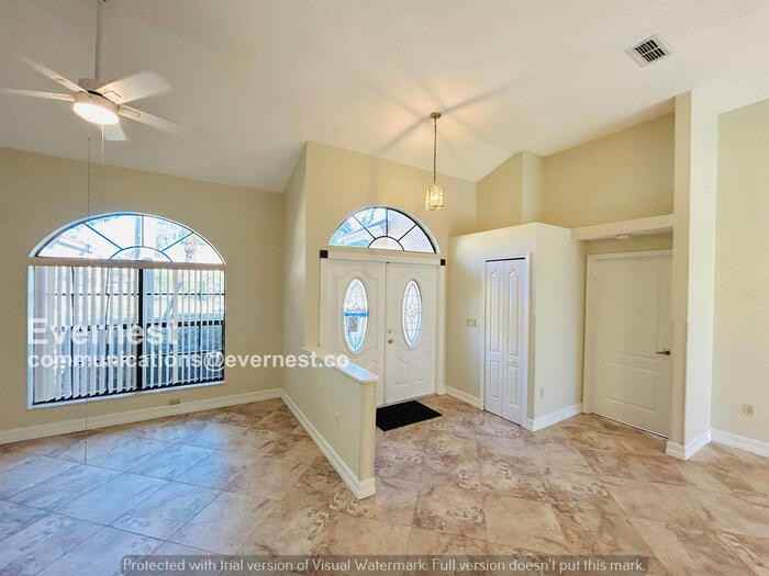 708 Samantha Dr - Photo 3 of 39