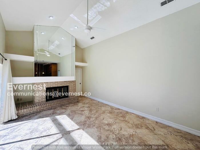 708 Samantha Dr - Photo 4 of 39