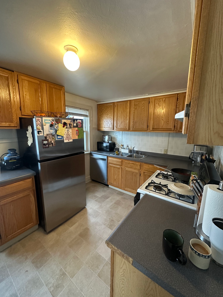 325 W Wilson St #3 - Photo 4 of 14