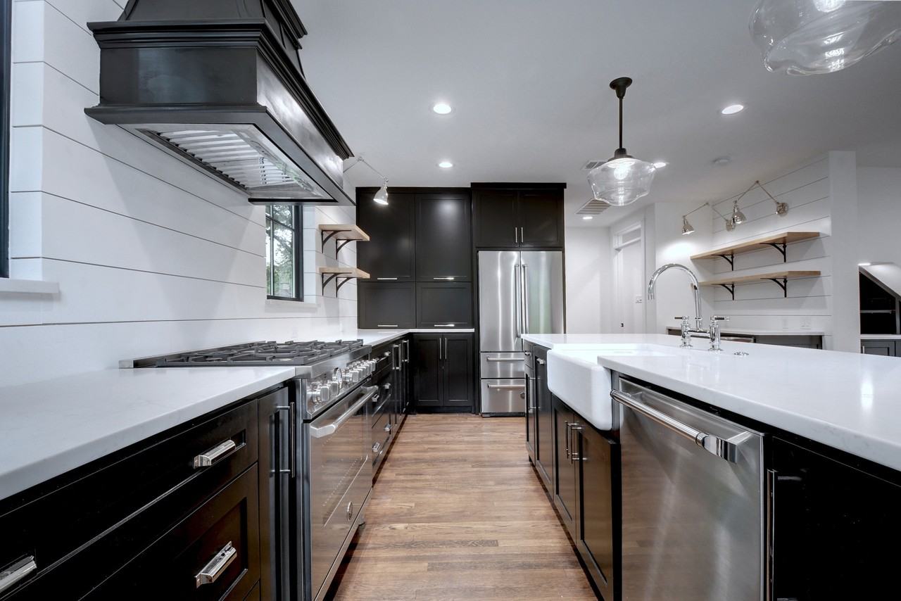 1110 W 22nd 1/2 St #NA - Photo 2 of 25