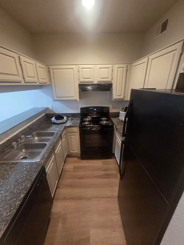 1540 Chenault St #21 - Photo 7 of 7