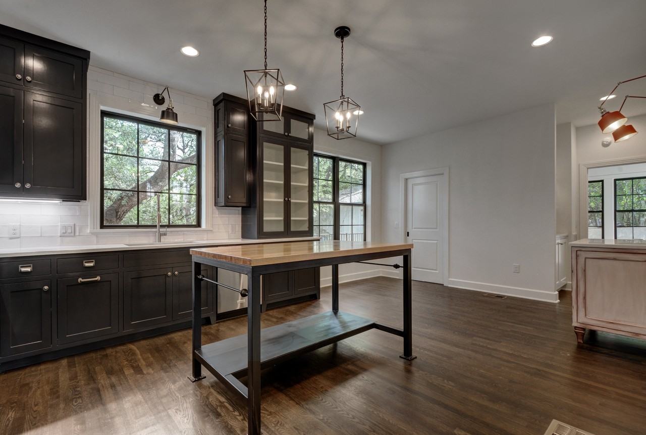 1208 W 22nd 1/2 St #NA - Photo 2 of 20