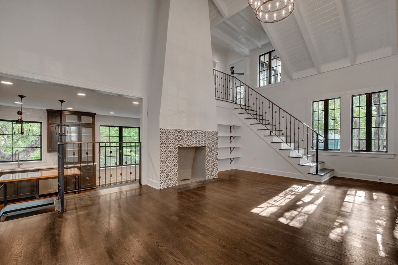 1208 W 22nd 1/2 St #NA - Photo 3 of 20