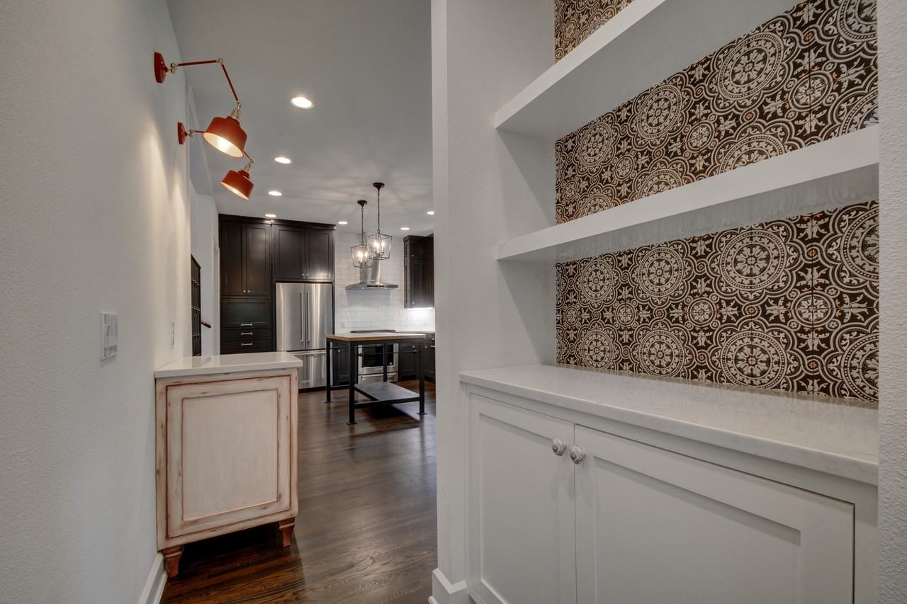 1208 W 22nd 1/2 St #NA - Photo 5 of 20