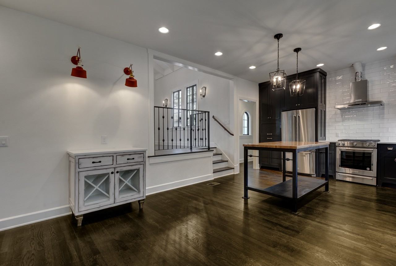 1208 W 22nd 1/2 St #NA - Photo 6 of 20