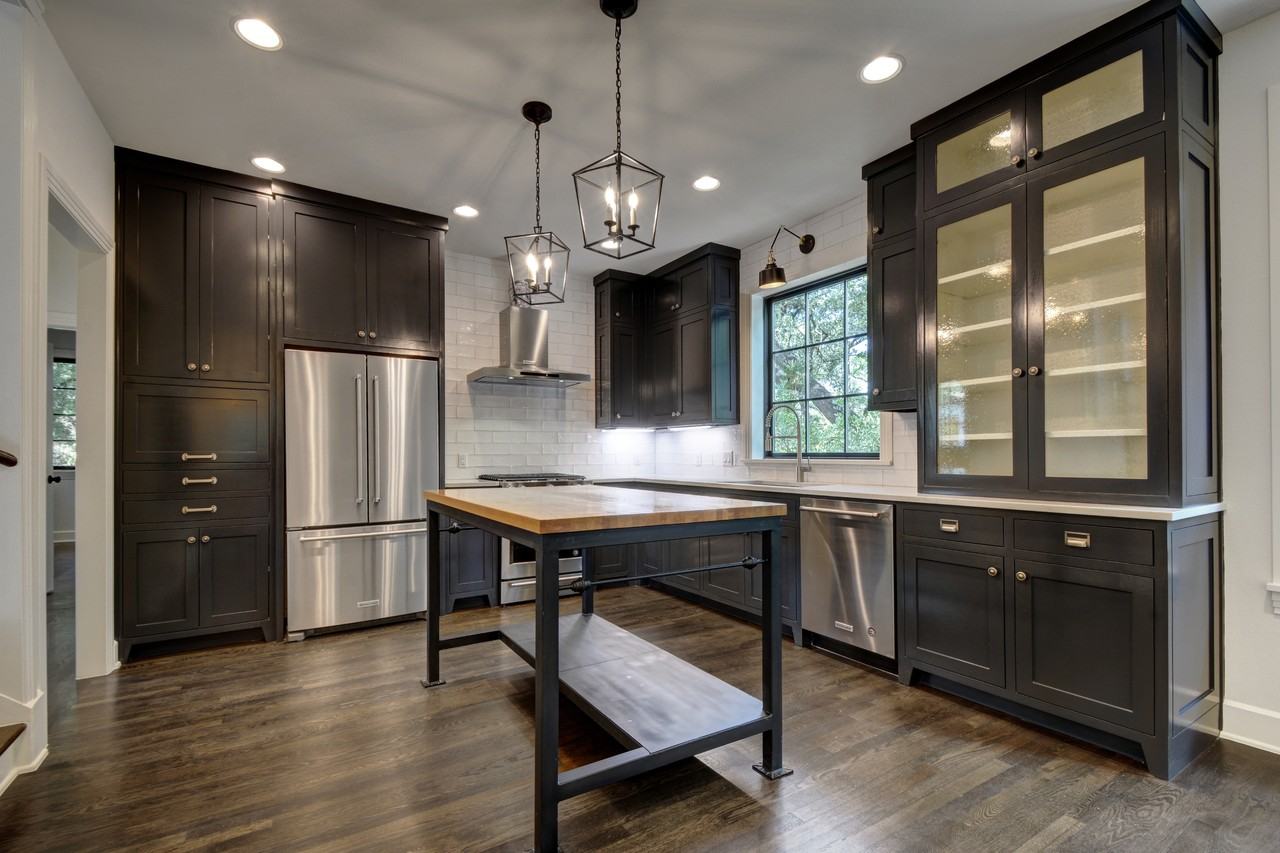 1208 W 22nd 1/2 St #NA - Photo 7 of 20