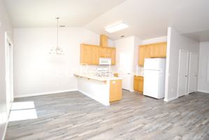 featured image of 634 Pearl Pl #B