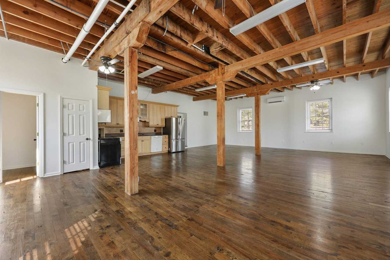 664 E Meeting St #2 - Photo 3 of 19