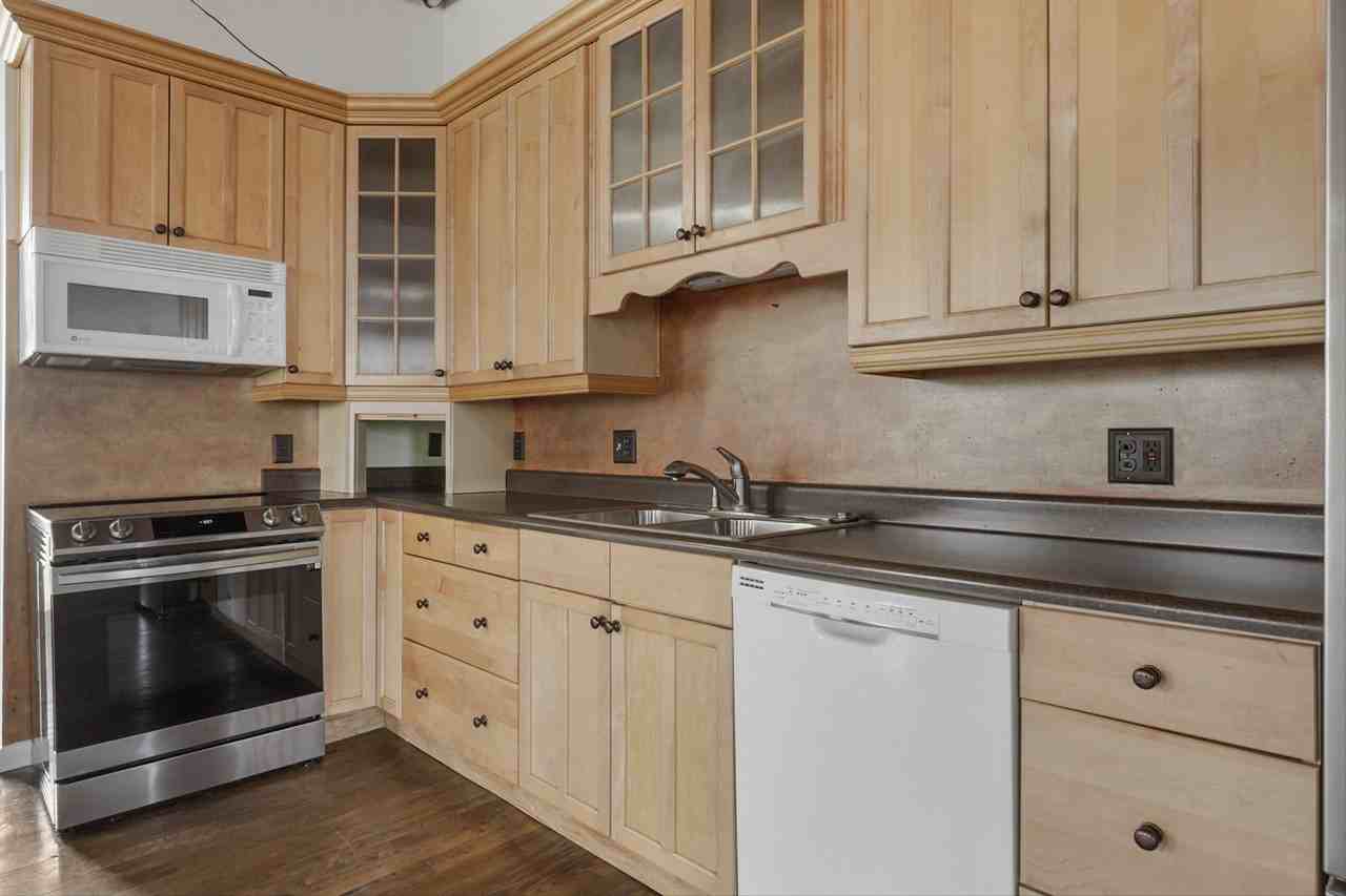 664 E Meeting St #2 - Photo 4 of 19