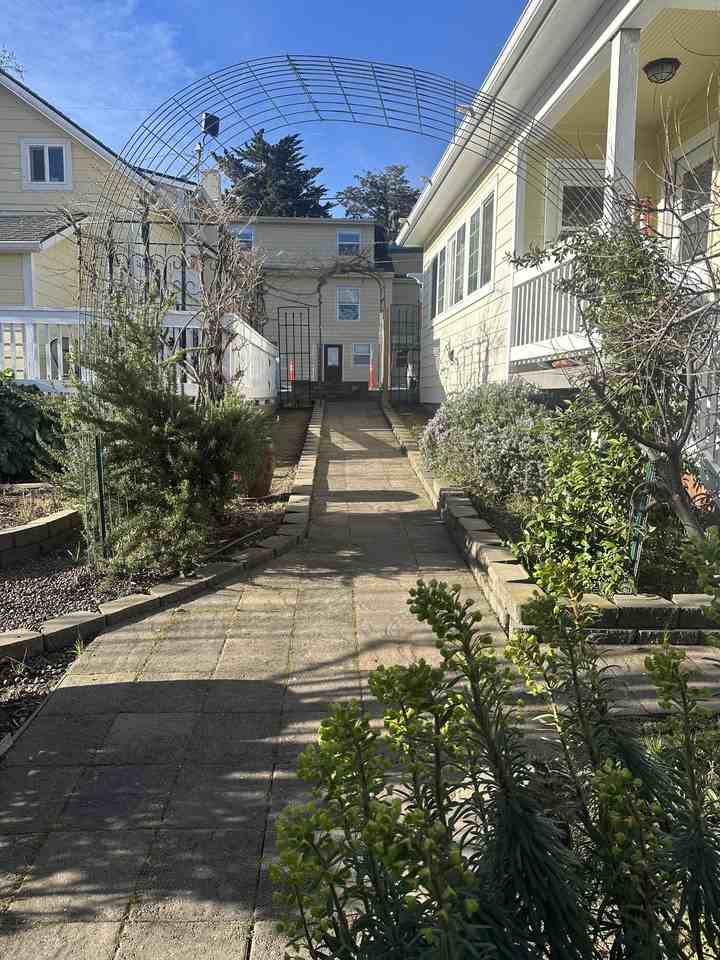 172 Skidmore St #4 - Photo 4 of 14