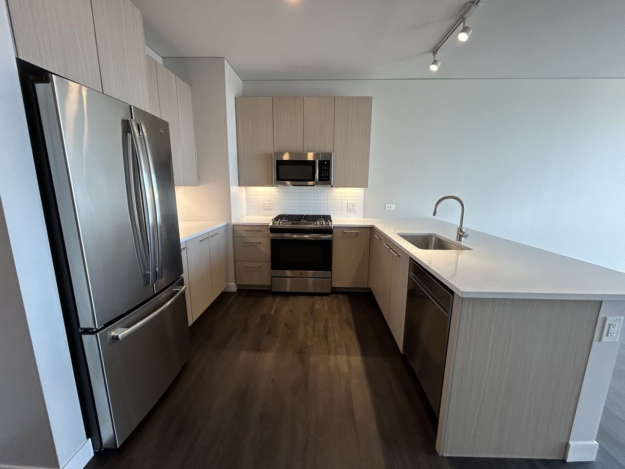 229 S Peoria St #1713 - Photo 4 of 9
