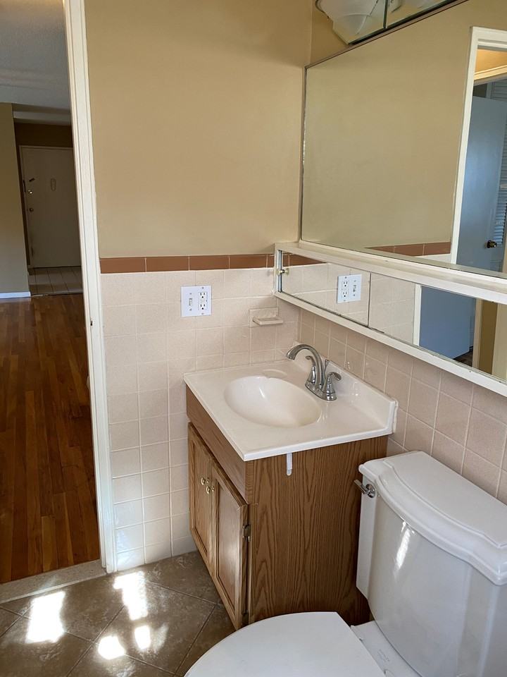 8 Regency Park Dr #8 - Photo 4 of 15