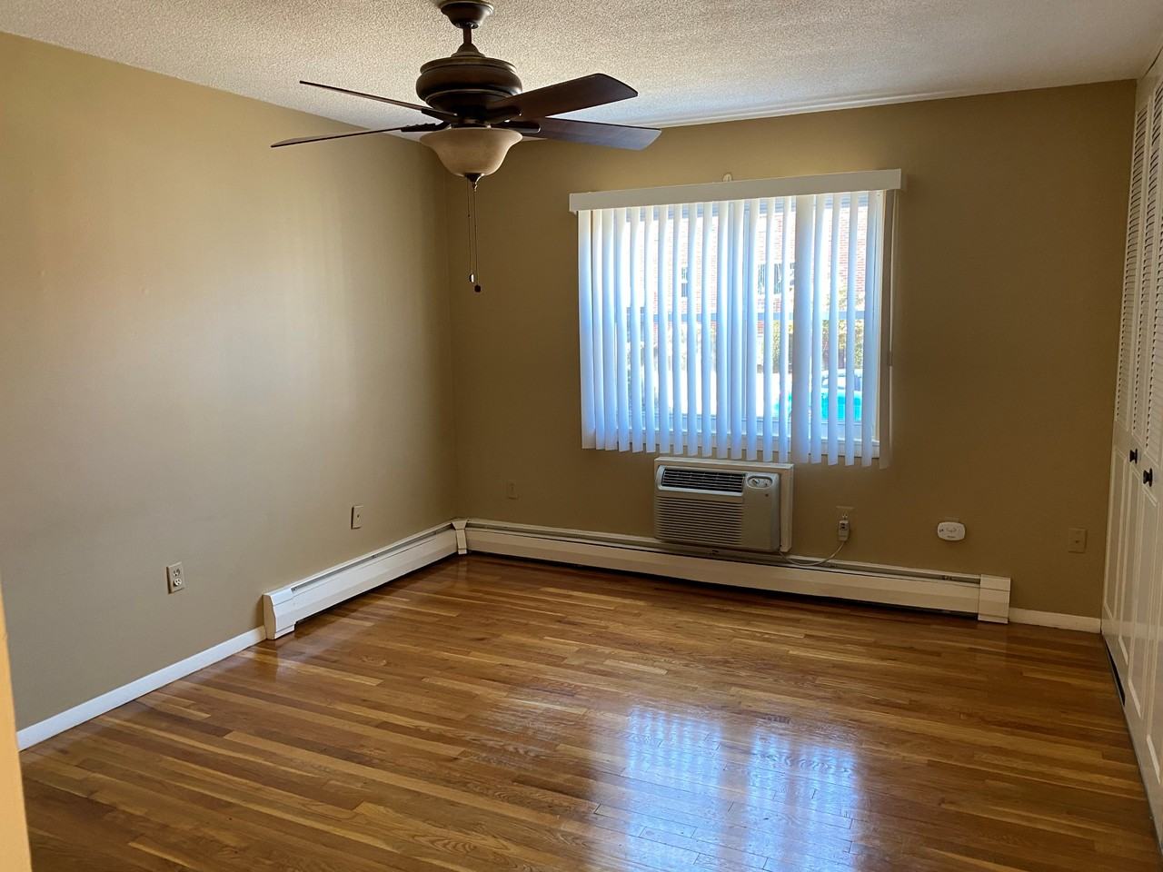 8 Regency Park Dr #8 - Photo 5 of 15