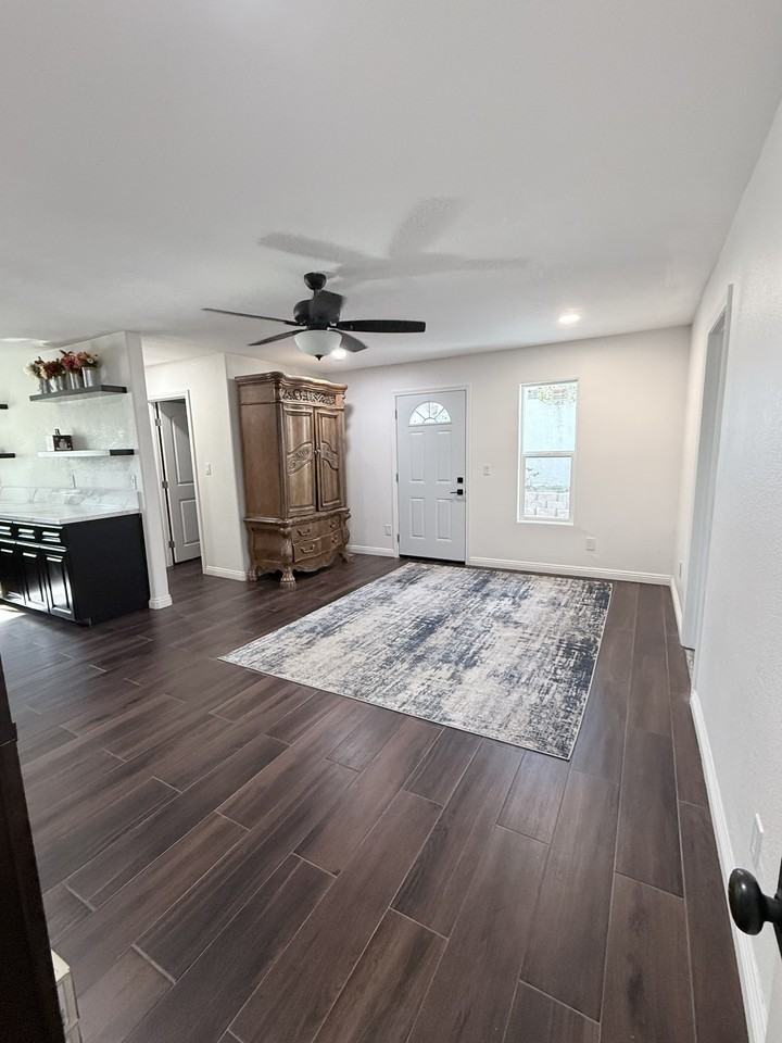 3095 Bonita Woods Dr #B - Photo 5 of 12