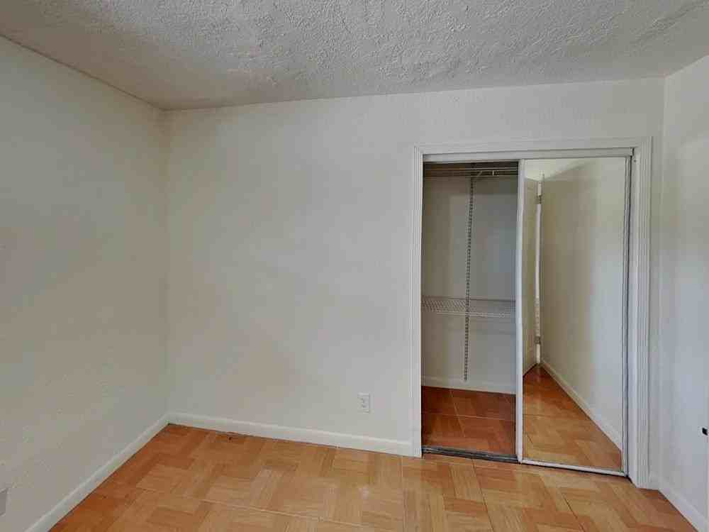 812 Sw 2nd St #NA - Photo 3 of 9