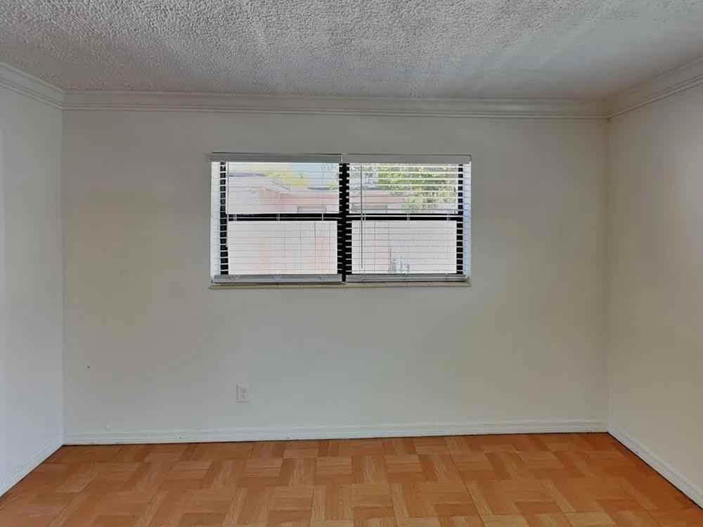 812 Sw 2nd St #NA - Photo 5 of 9