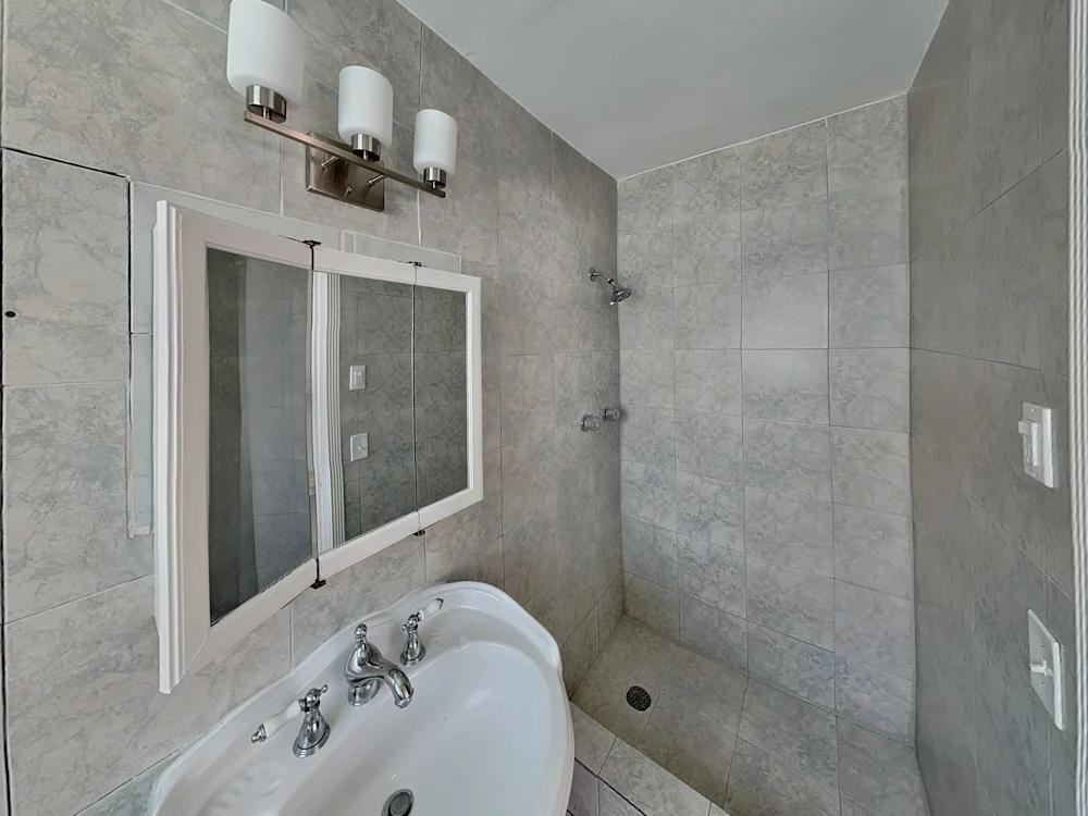 812 Sw 2nd St #NA - Photo 6 of 9