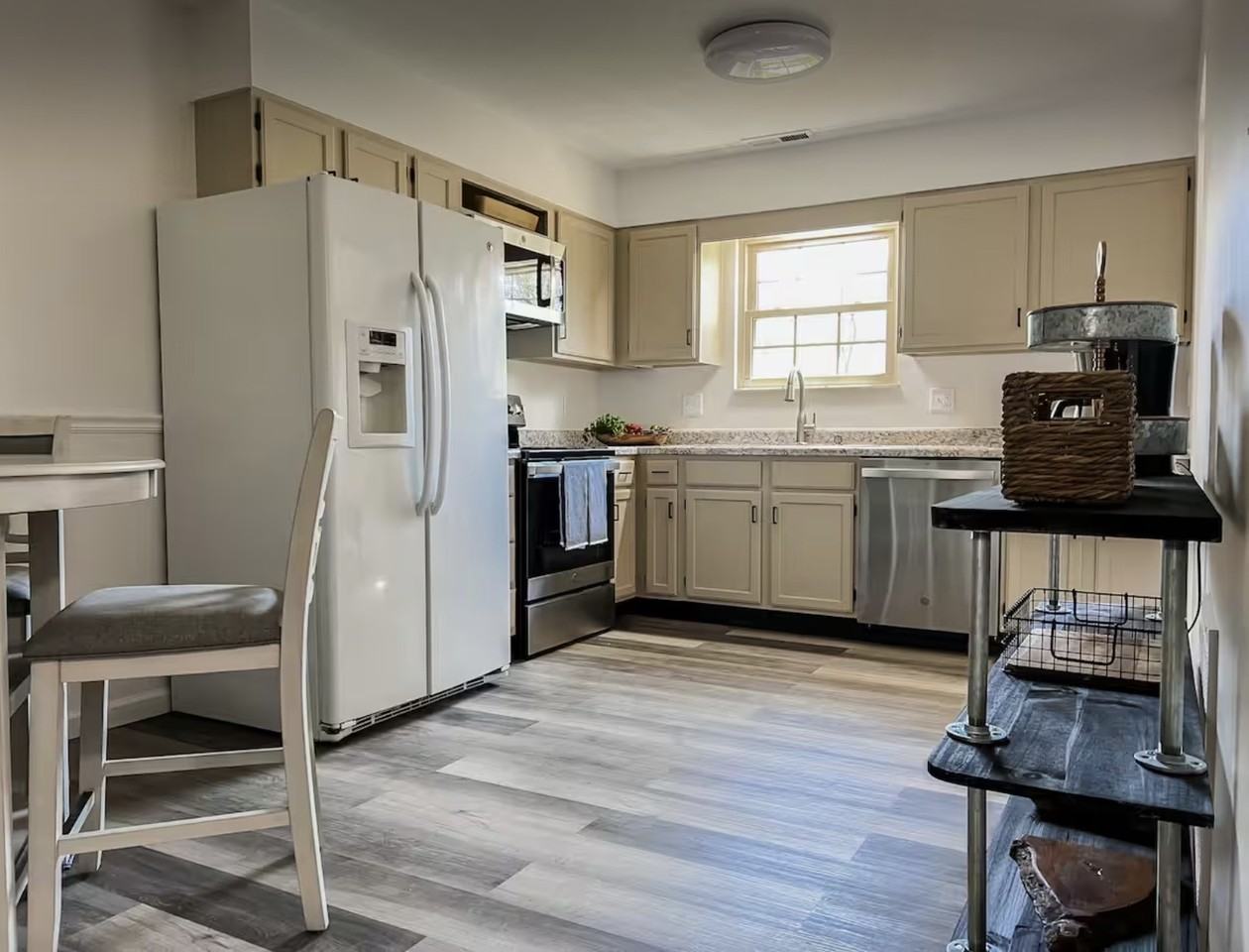 235 Lee Hi Dr #2 - Photo 4 of 10