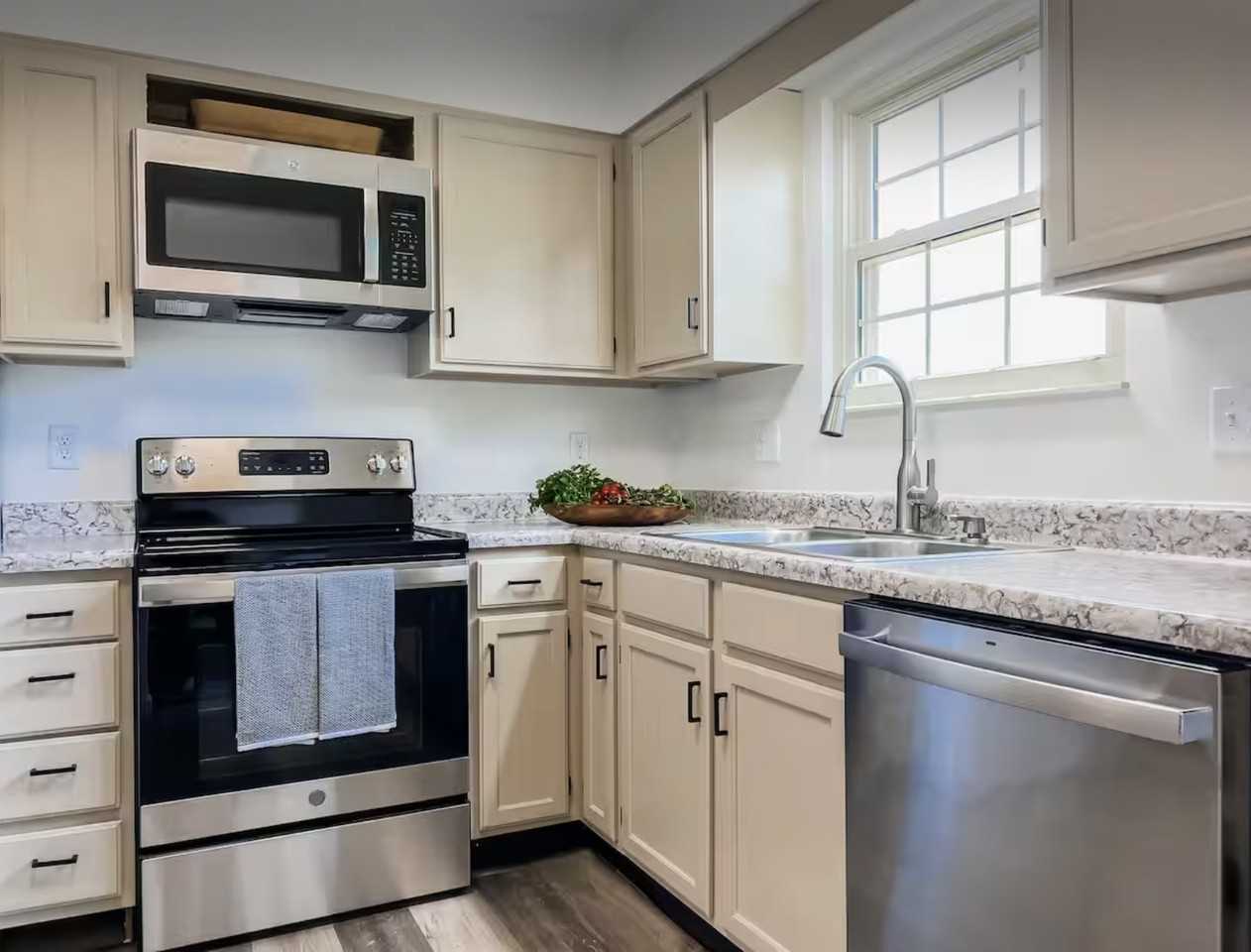 235 Lee Hi Dr #2 - Photo 5 of 10